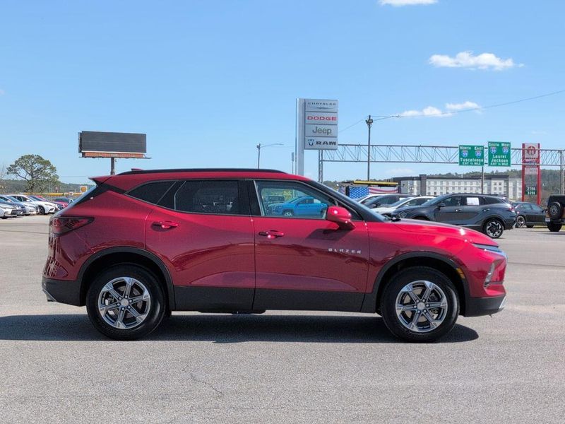 Used 2023 Chevrolet Blazer LTImage 2
