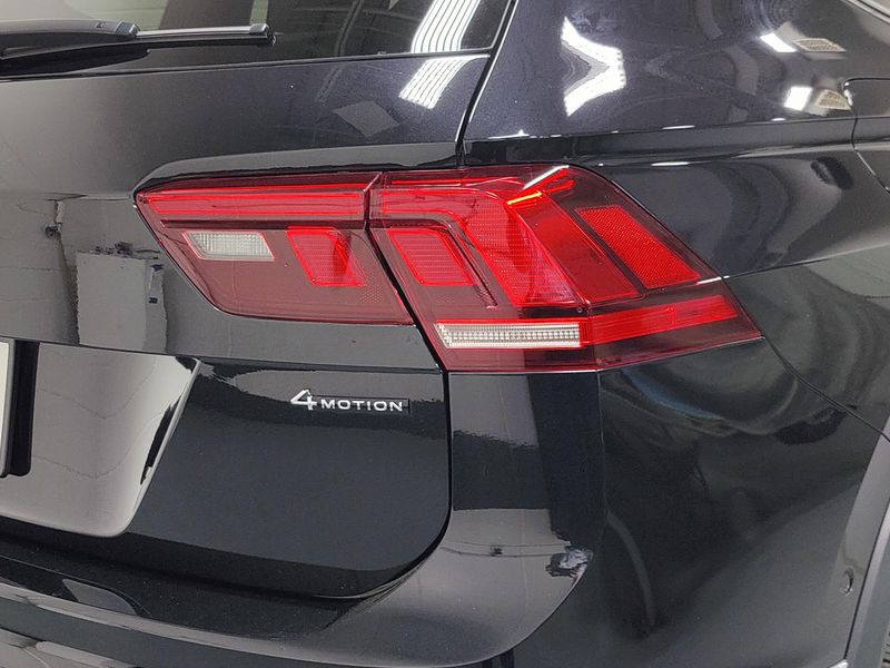 Used 2024 Volkswagen Tiguan AWD SEL R-Line w/Sunroof/navImage 5