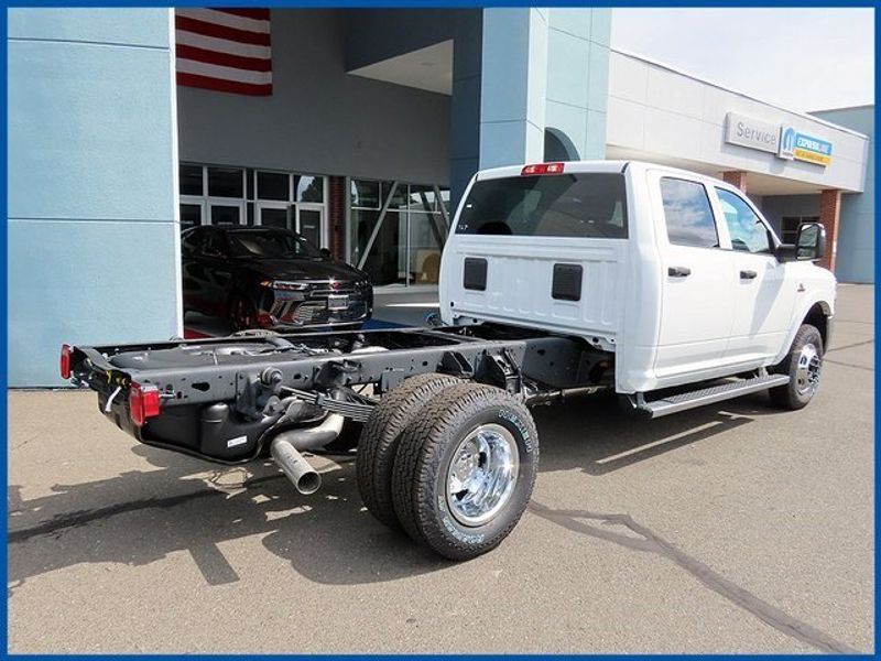 2024 RAM 3500 Chassis Cab TradesmanImage 8