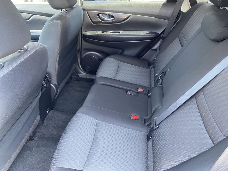 2019 Nissan Rogue SVImage 14