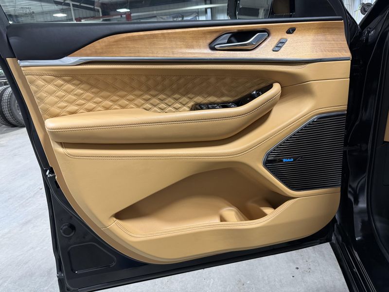 Used 2024 Jeep Grand Cherokee Summit ReserveImage 23