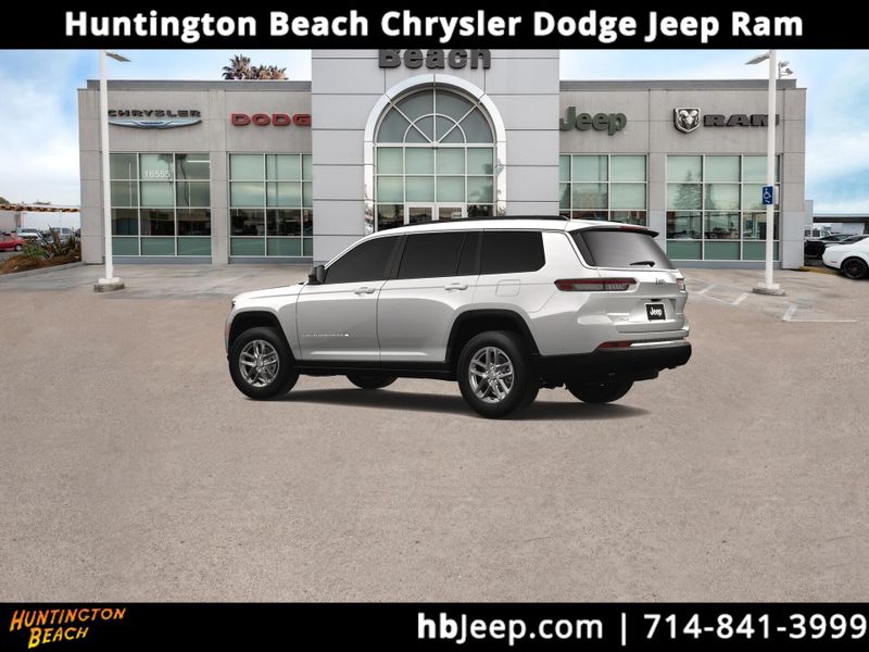 2025 Jeep Grand Cherokee L Laredo 4x4Image 1