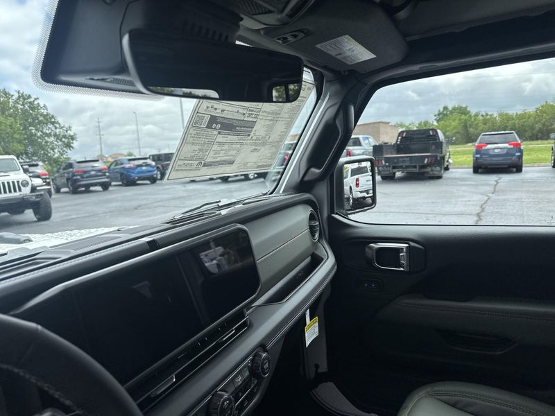 2025 Jeep Gladiator Mojave X 4x4Image 35