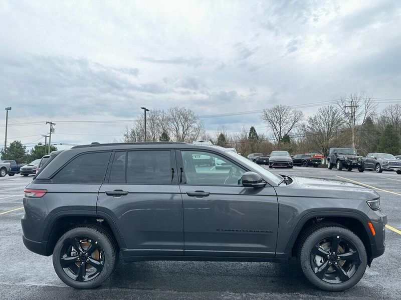 2025 Jeep Grand Cherokee Limited 4x4Image 7