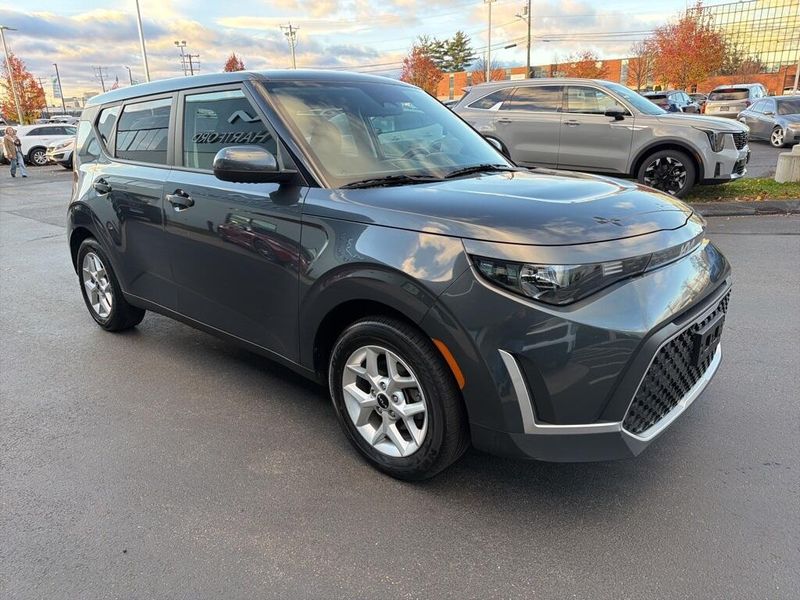 2024 Kia Soul LX photo 4