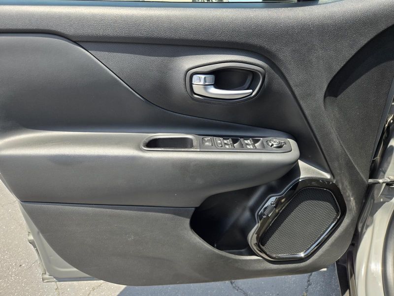 Used 2019 Jeep Renegade Altitude FWD