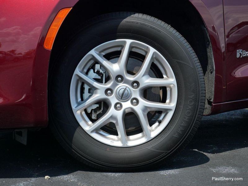 Used 2023 Chrysler Voyager LXImage 37