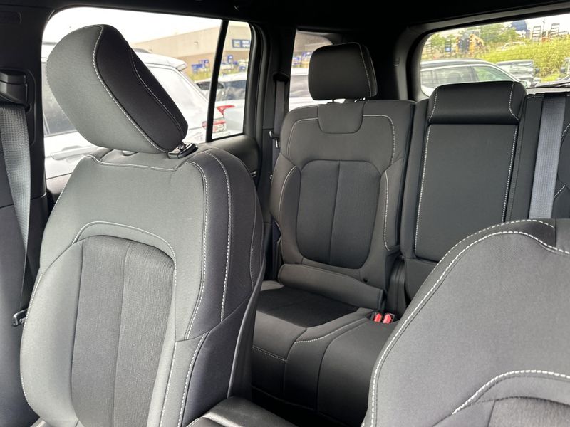 New 2025 Jeep Grand Cherokee Laredo X 4x4Image 29