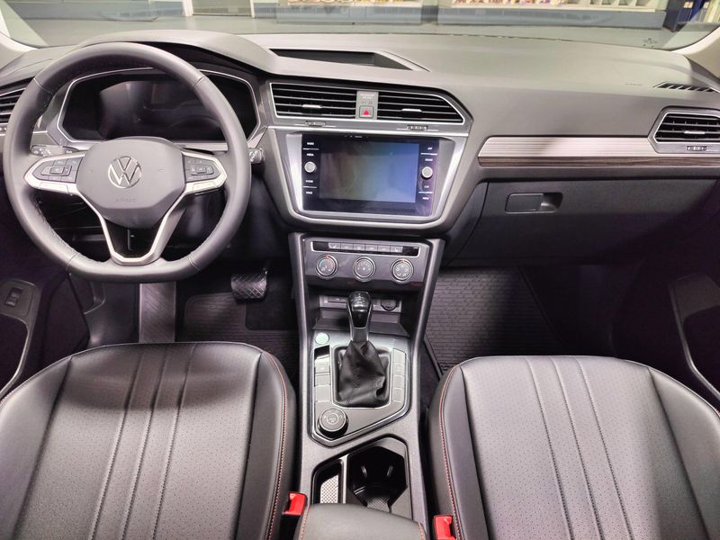 Used 2024 Volkswagen Tiguan Wolfsburg Edt AWD w/SunroofImage 17