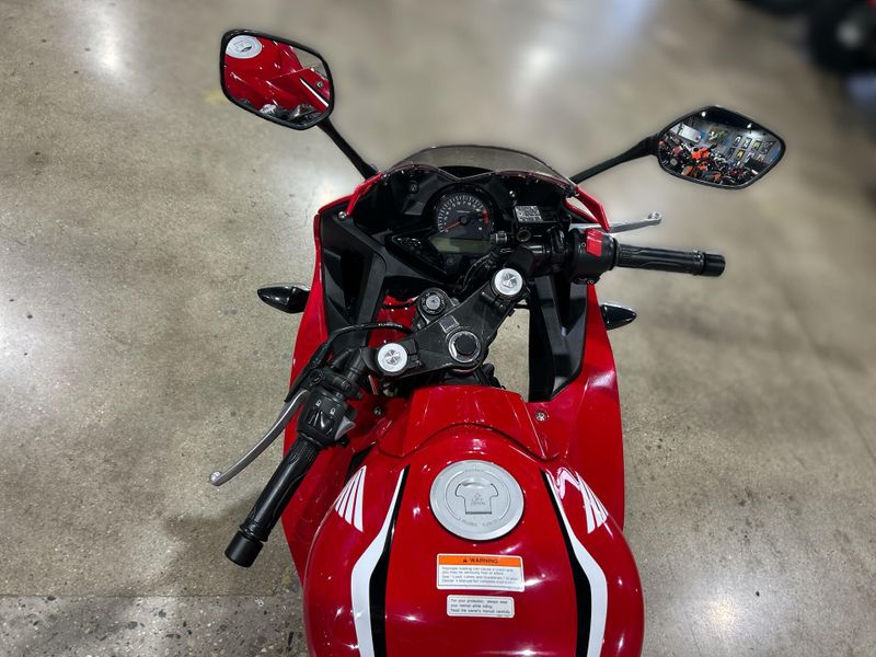 2022 Honda CBR300R Base Image 16
