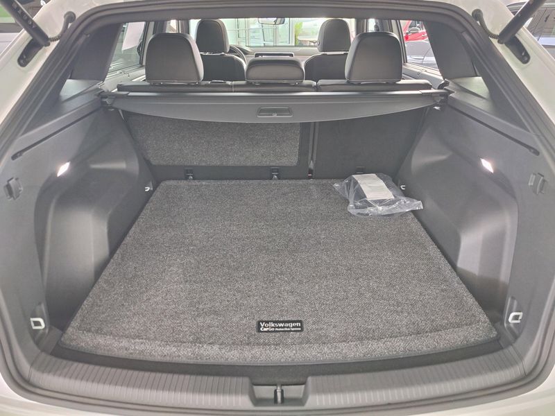 2025 Volkswagen Atlas Cross Sport SE AWD w/Technology/SunroofImage 12
