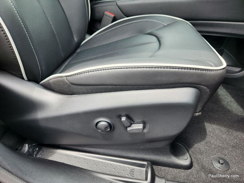 2025 Chrysler Pacifica LimitedImage 30