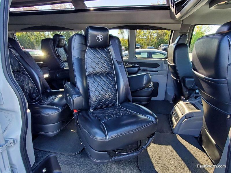 2019 GMC Savana 2500 Image 2