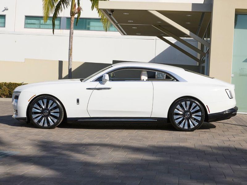 New 2025 Rolls-Royce Spectre Image 3