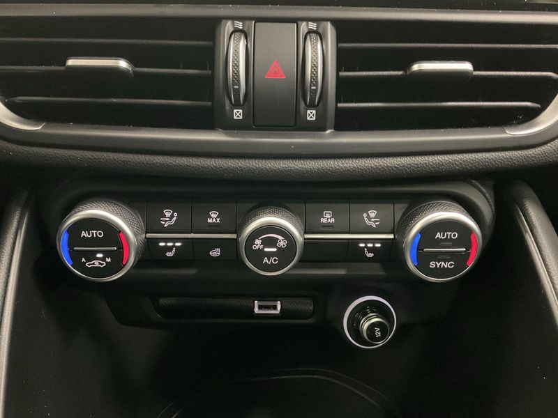 New 2026 Alfa Romeo Giulia AwdImage 14