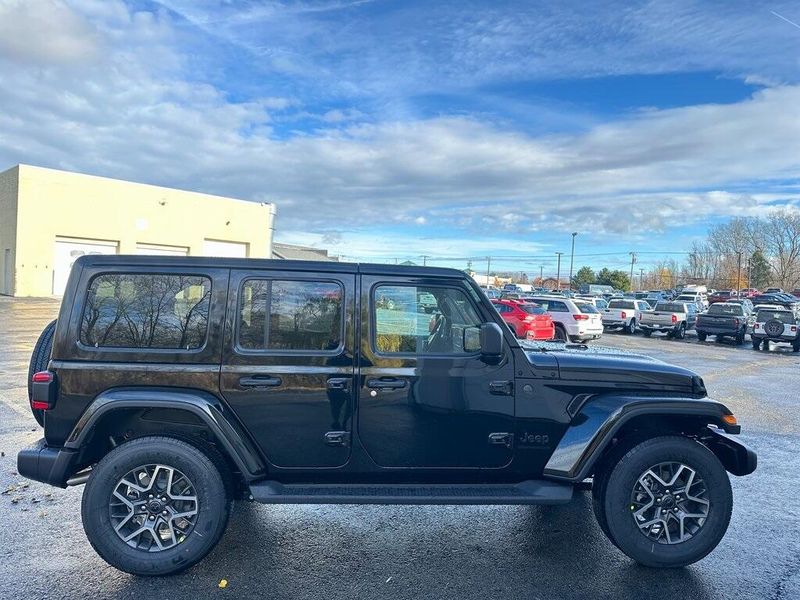 2026 Jeep Wrangler Sahara photo 4