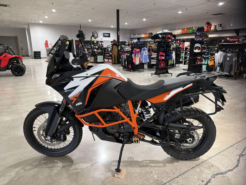 Used 2020 KTM 1290 SUPER ADVENTURE R  in a WHITE/ ORANGE exterior color. Victorville Del Amo Motorsports 760-241-7387 delamomotorsportsofvictorville.com 