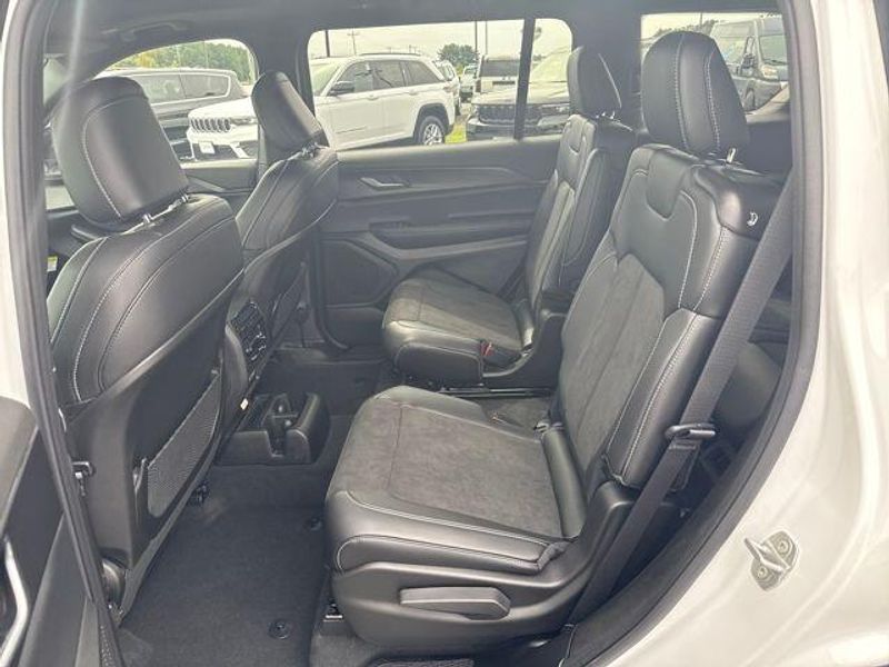 2025 Jeep Grand Cherokee L Altitude X 4x4