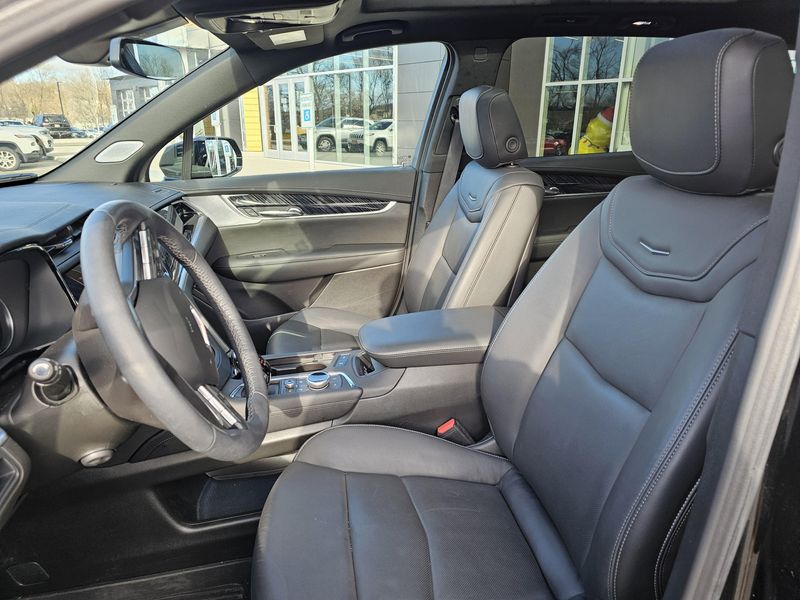 Used 2024 Cadillac XT6 AWD Premium LuxuryImage 15