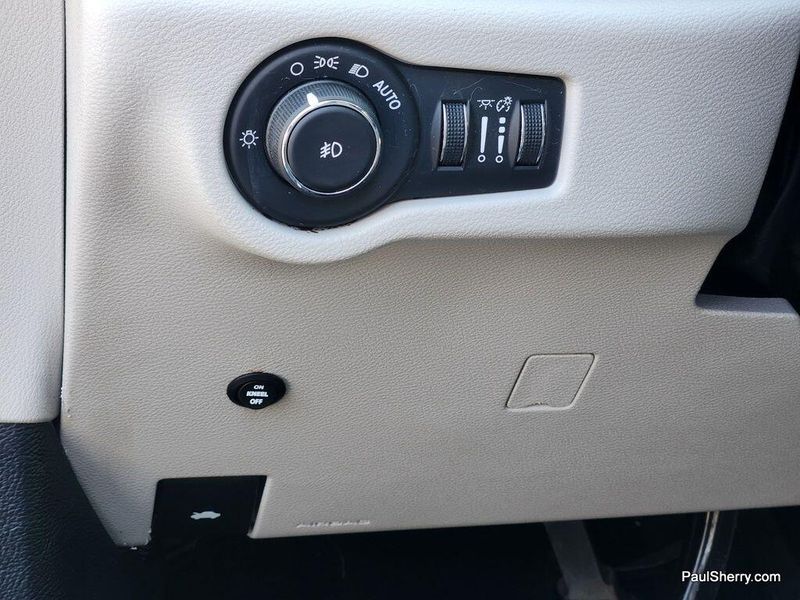 2017 Chrysler Pacifica Touring-L PlusImage 28