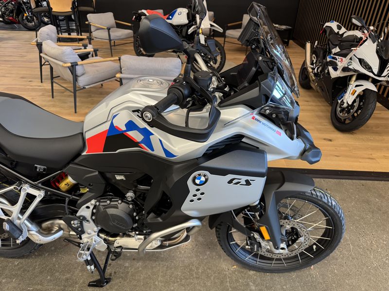 2025 BMW F 900 GS Adventure - WHITE ALUMINUM METALLIC MATTE 