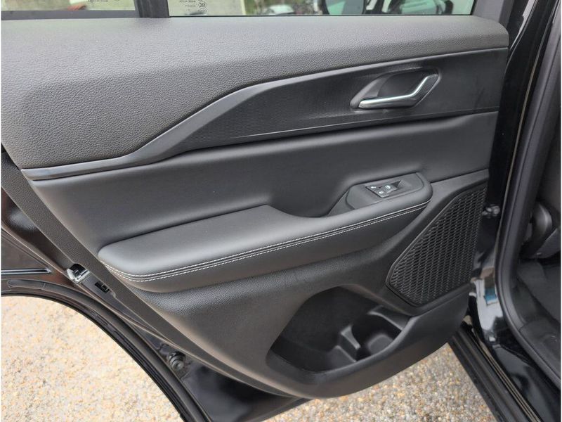 New 2025 Jeep Grand Cherokee Altitude X 4x2Image 31