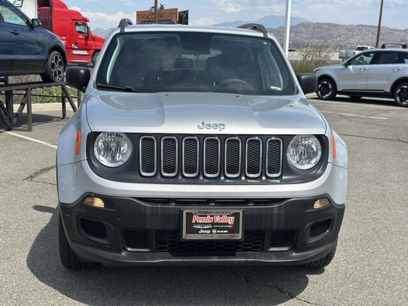 Used 2018 Jeep Renegade SportImage 8