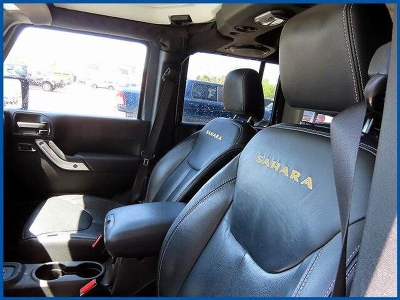 2014 Jeep Wrangler Unlimited SaharaImage 14