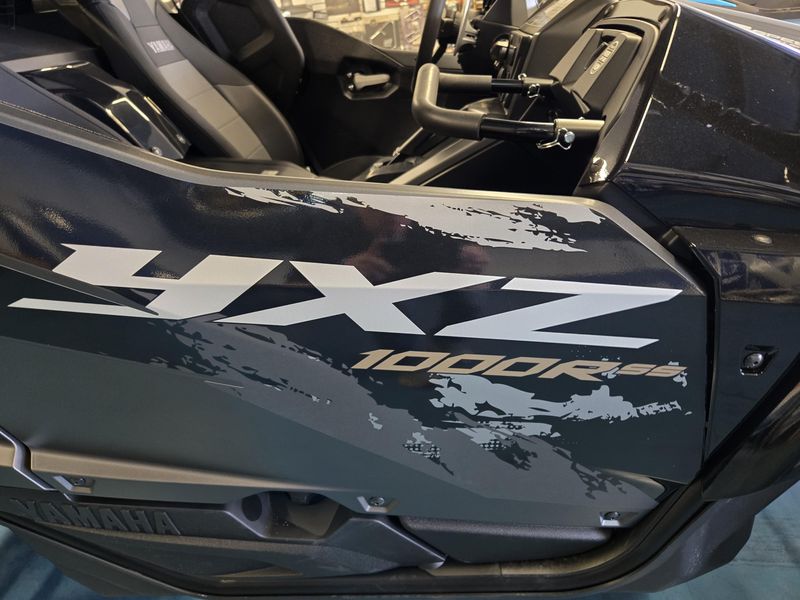 2025 Yamaha YXZ1000R EPS SS XTR MATTE GREY AND METALLIC BLACK Image 12