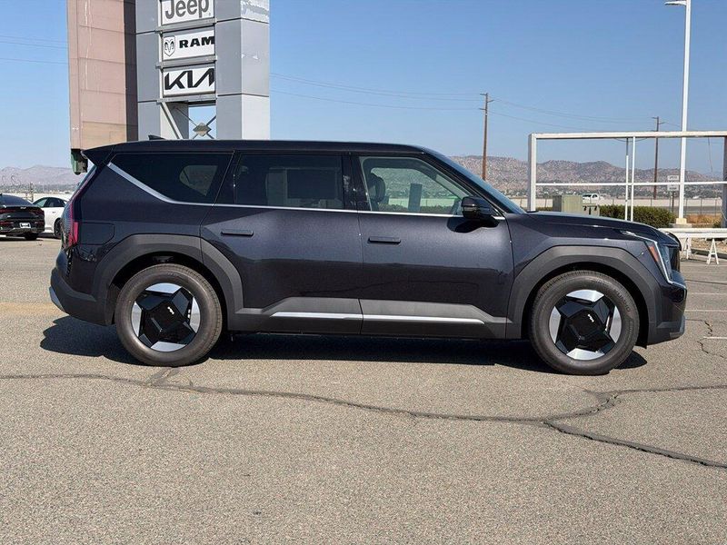 New 2026 Kia EV9 Light Long RangeImage 8