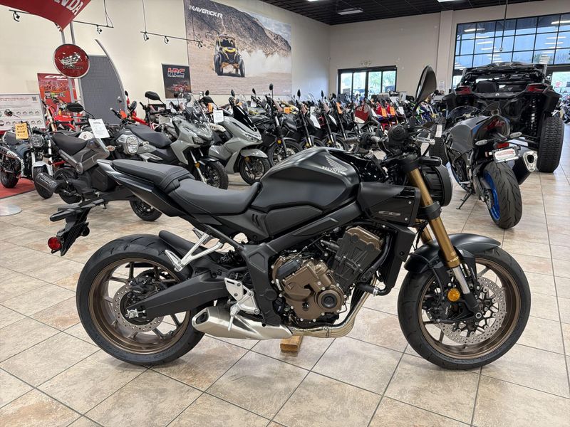 New 2026 Honda CB650R E-CLUTCH Image 18