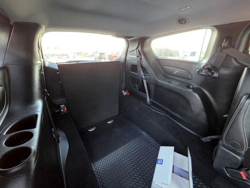 Used 2025 Chrysler Pacifica Select