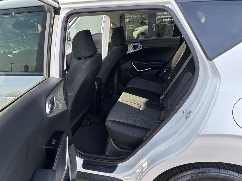 2023 Kia Soul LXImage 18