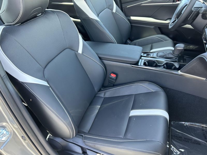 2025 Toyota Camry SEImage 11