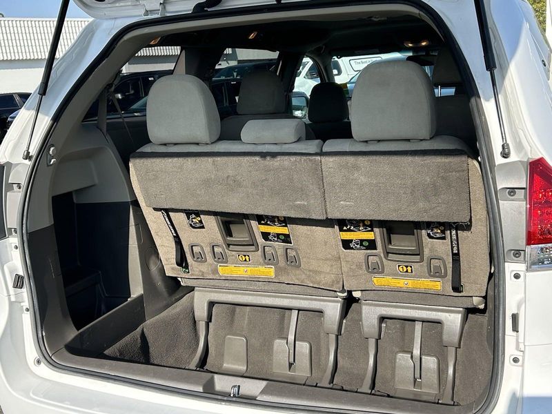 2011 Toyota Sienna BaseImage 16