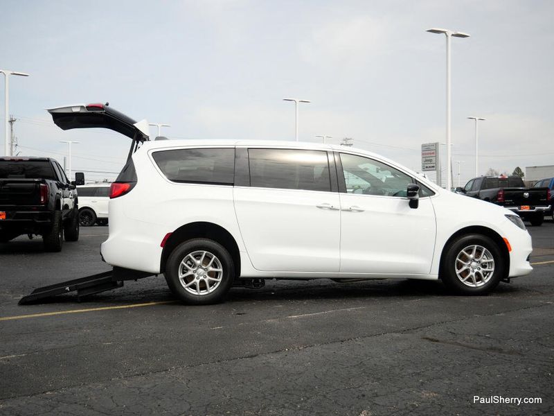 New 2026 Chrysler Voyager Lx