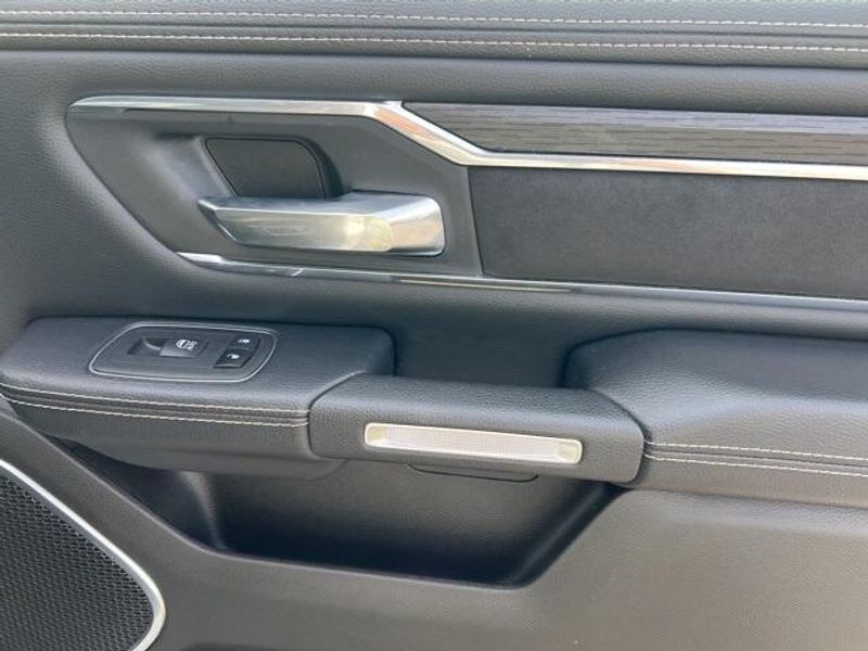 2024 RAM 1500 LaramieImage 27
