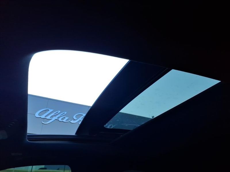 Used 2022 Alfa Romeo Giulia VeloceImage 19