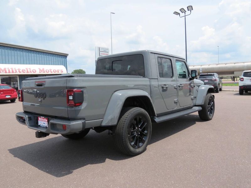 Used 2022 Jeep Gladiator High Altitude 4x4 4dr Crew Cab 5.0 ft. SBImage 2