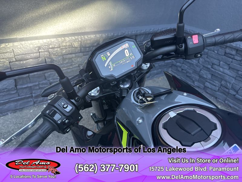 2024 Kawasaki ER650PRFNL-GY2  in a METALLIC MATTE DARK GRAY/METALLIC SPARK BLACK exterior color. Del Amo Motorsports of Los Angeles (562) 262-9181 delamomotorsports.com 