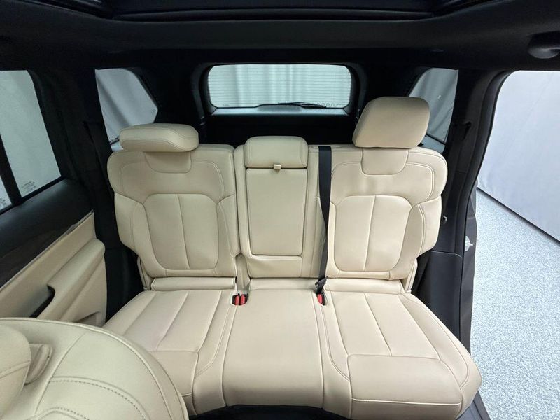 New 2025 Jeep Grand Cherokee Limited 4x4Image 13