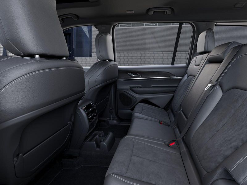New 2026 Jeep Grand Cherokee L Laredo Altitude 4x4Image 23