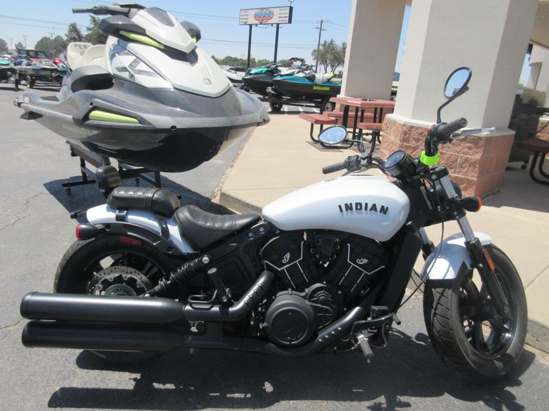 USED 2024 INDIAN MOTORCYCLE SCOUT BOBBER SIXTY ABS GHST WHT MTLC CAL Image 2