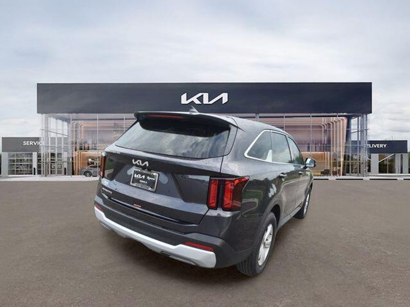 New 2026 Kia Sorento LXImage 4