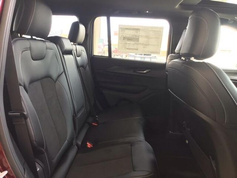 2025 Jeep Grand Cherokee Altitude X 4x2Image 17