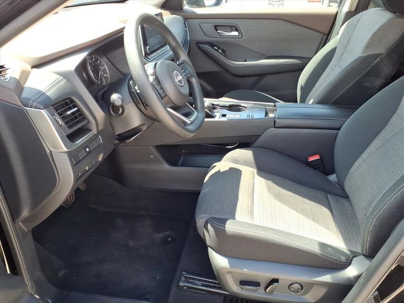 Used 2023 Nissan Rogue SVImage 16