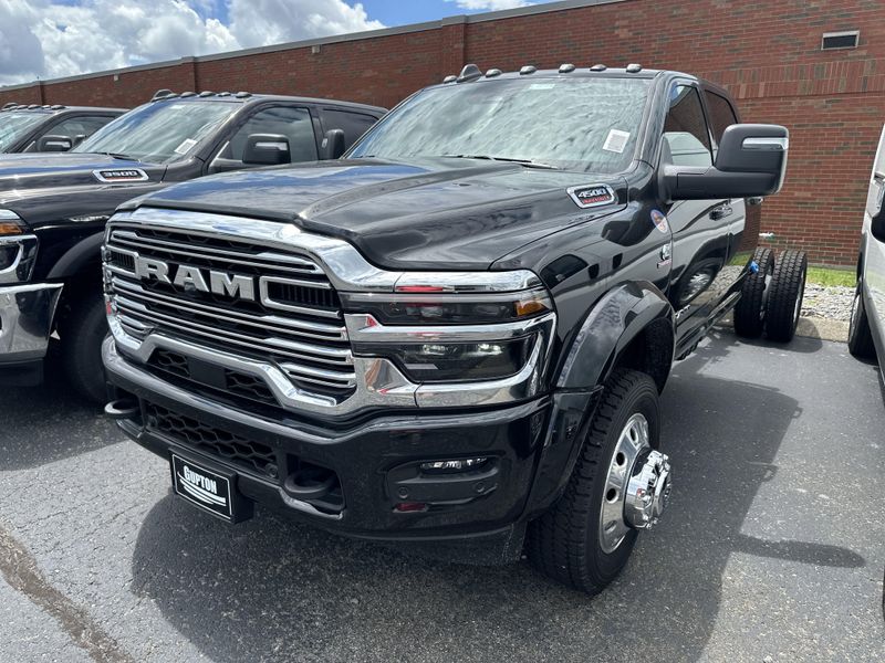 New 2025 RAM 4500 Big Horn Chassis Crew Cab 4x4 60