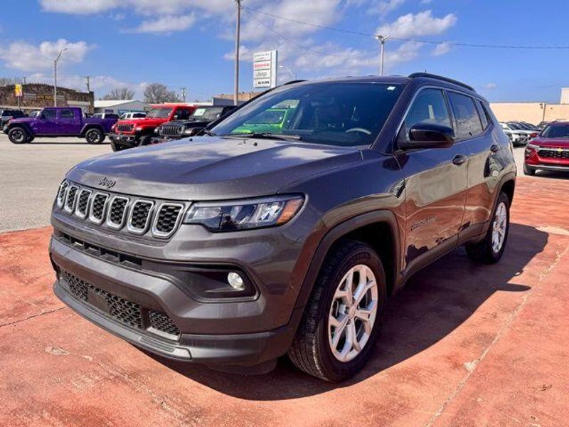 Used 2024 Jeep Compass LatitudeImage 1