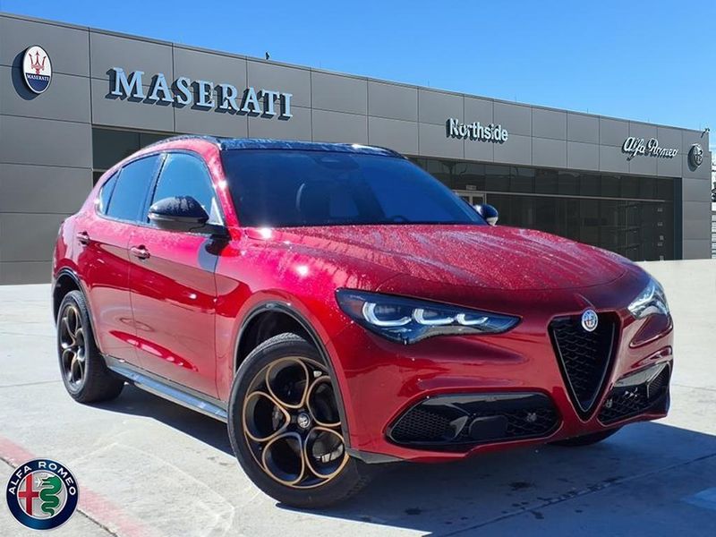 New 2025 Alfa Romeo Stelvio Intensa AwdImage 1