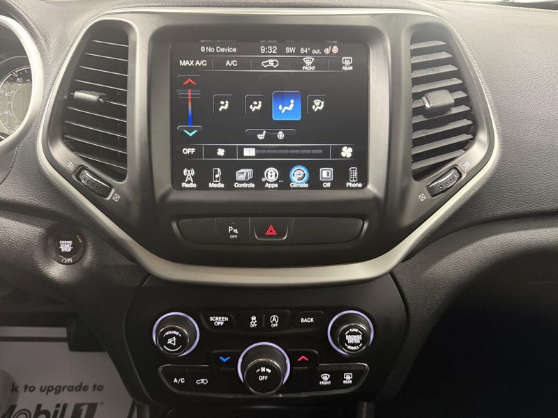 Used 2018 Jeep Cherokee Latitude PlusImage 36